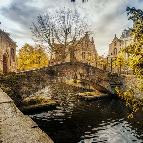 Bridge-hopping in Bruges