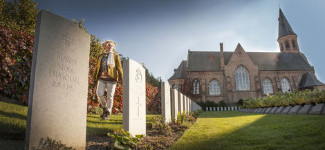 Sint-Donaaskerk en Begraafplaats